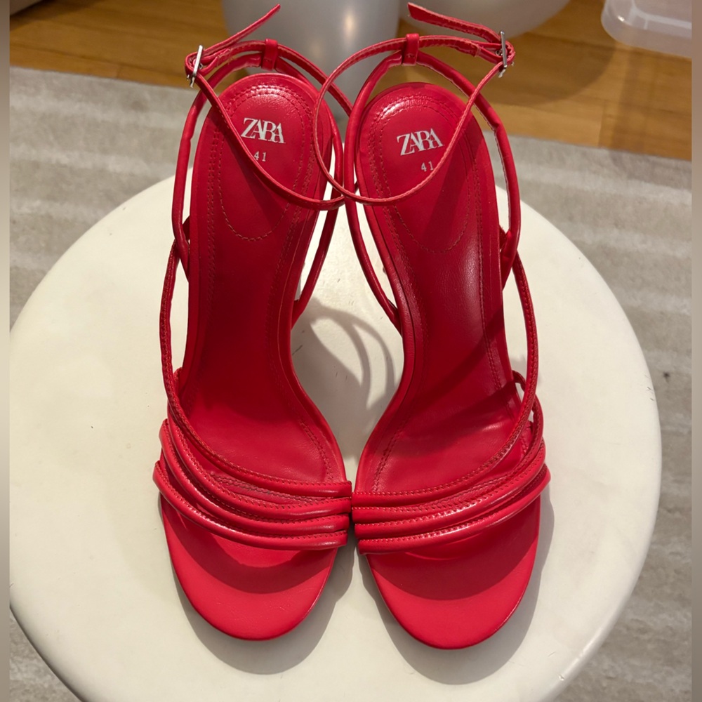 Zara Women's Vibrant Red Heels